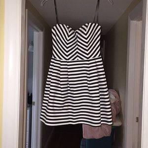 Mini striped strapless sweetheart dress